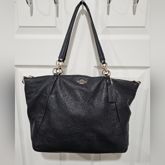Coach Handbags - COACH F36591 Black Pebbled Leather AVA Chain Tote Shoulder Bag Gold Hardware EUC